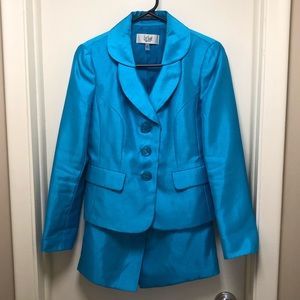 Le Suit bright blue skirt suite size 2P